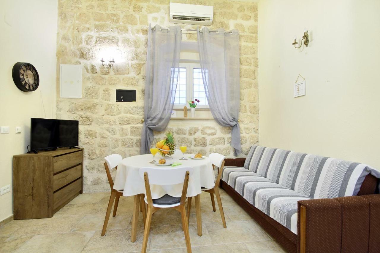 Nikola Apartment