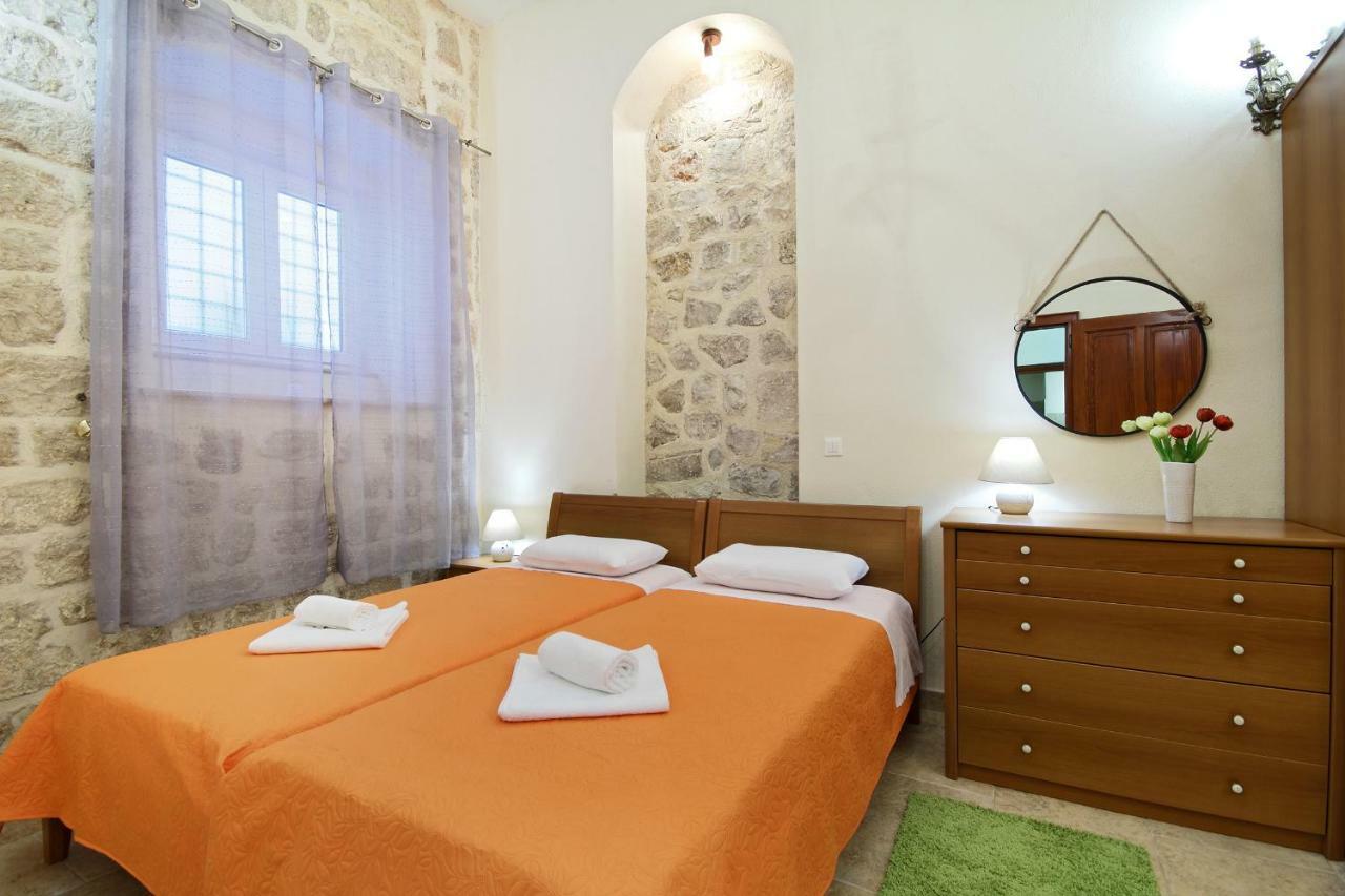 Nikola Apartment